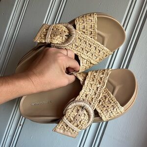 Sz 8.5 Women’s Marc Fisher Beige Woven Sandals